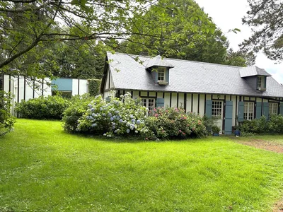 A VENDRE - MOYAUX, AUTHENTIQUE MAISON NORMANDE , 3 CHAMBRES, TERRAIN DE 1.6 HECTARES ET PISCINE COUVERTE