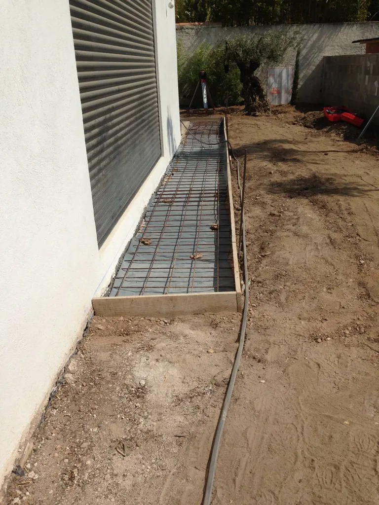 Réalisation des contours d'une villa à Carry le Rouet