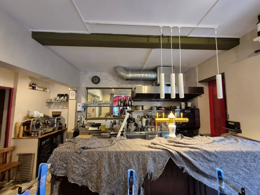 Restaurant à Bordeaux avant aménagement du ciel de bar