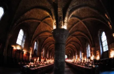 organiser son mariage de luxe dans une abbaye, décoration de mariage médiéval