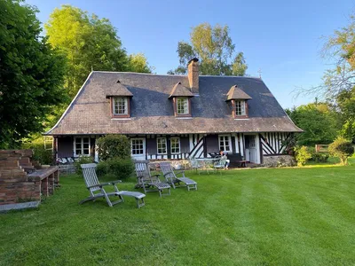 Vente d'une jolie Demeure en colombages avec dépendances, mare et terrain de 8 521 m², à 3 minutes des commodités, dans la région de Cormeilles 27260