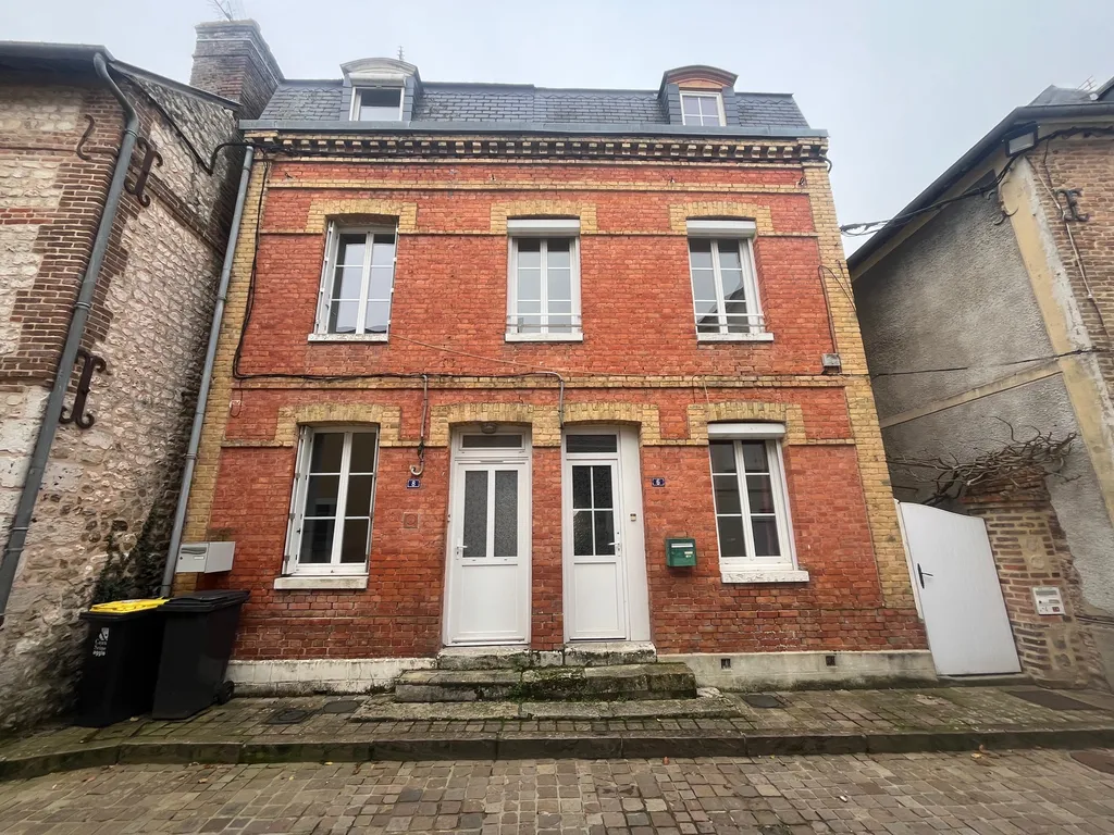 Villequier : maison jumelée à vendre - 3 chambres - 117m² de jardin - Bon état général - Vue Seine