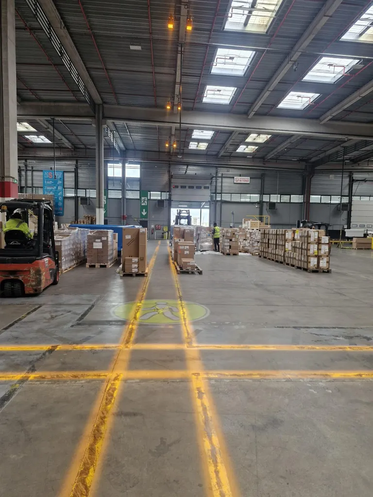 Projecteurs de ligne LED##/details-installation+de+projecteurs+de+ligne+led+dans+une+usine+agroalimentaire+a+saint-geours-de-maremne+pres+de+bordeaux-65