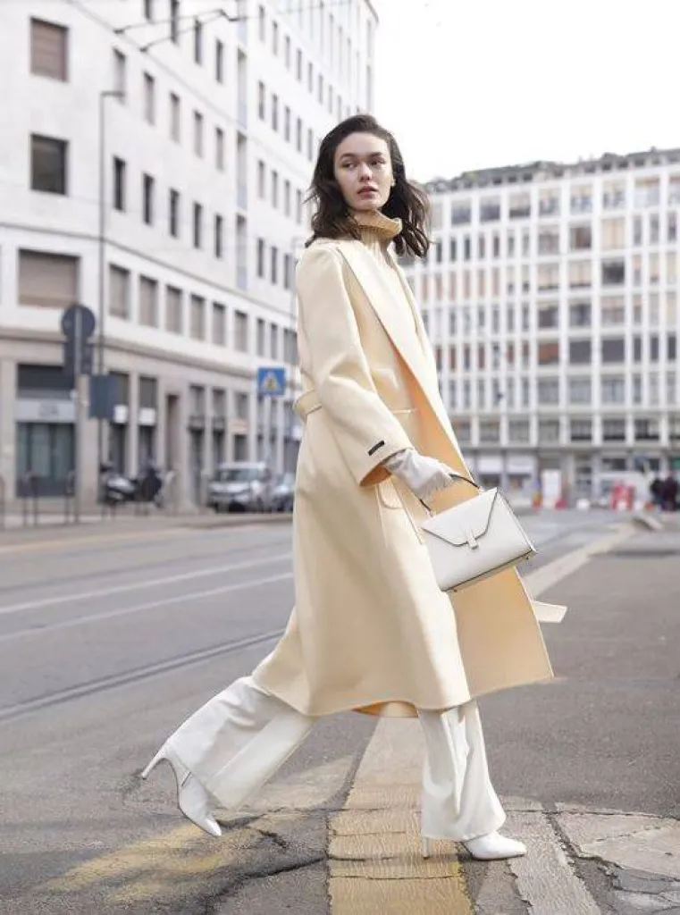 La collection Automne-Hiver Manzoni 24, le confort, l'élégance, des tons de crème et de chocolat qui ont séduit Sacha.