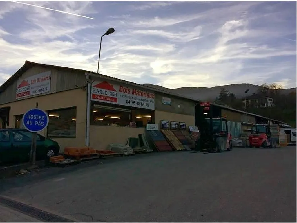 Didier matériaux agence de St Jean en royans dans le vercors en direction de Grenoble 