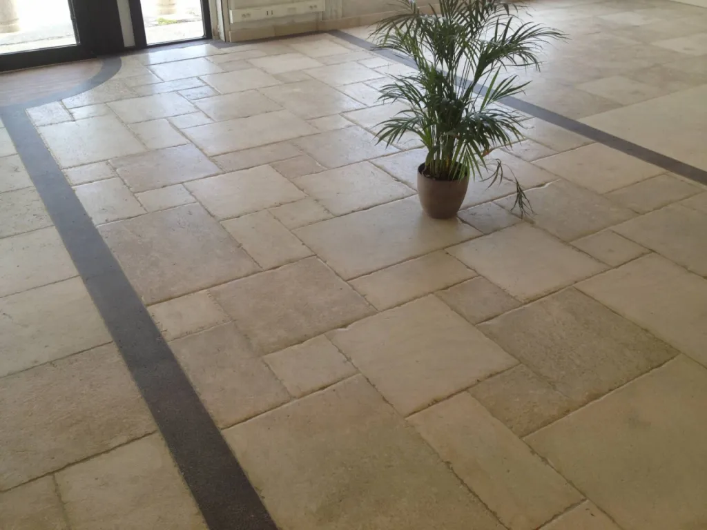 Tailleur de pierre. Périgord / Dordogne, dallage, margelle, pavés, escalier, plan de travail de Bordeaux à Sarlat et d'Angoulême à Agen