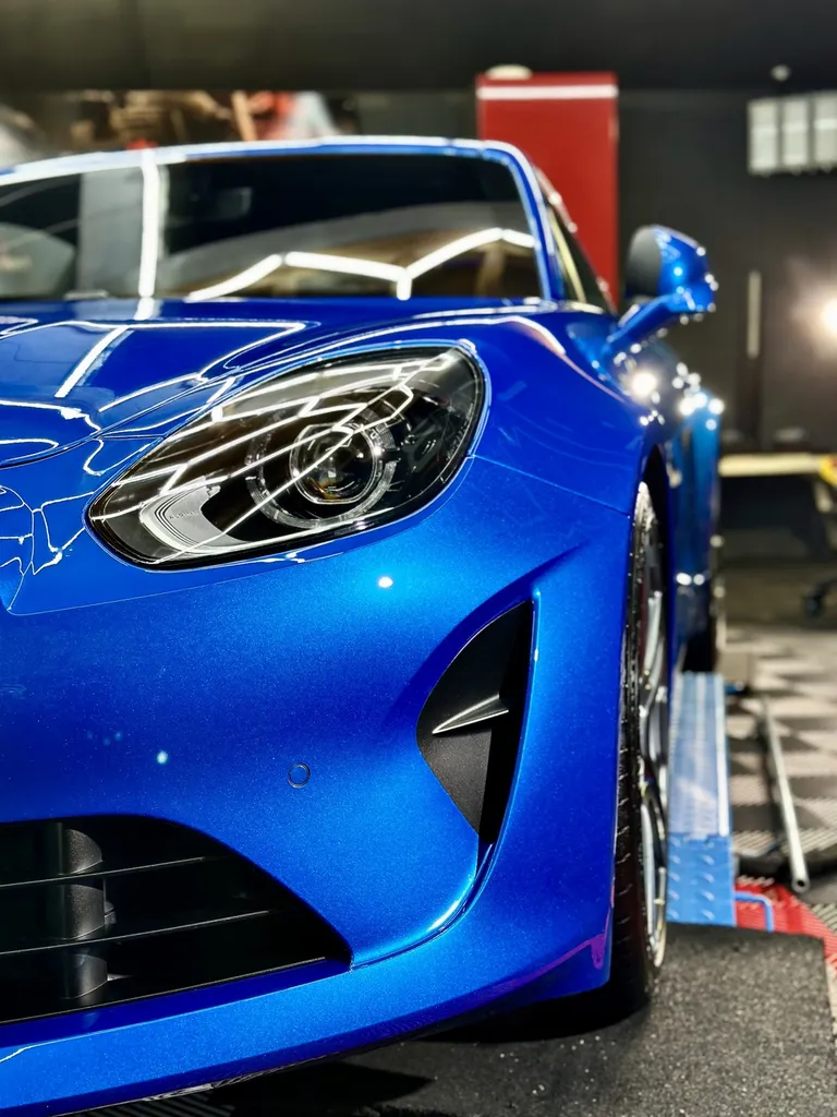film de protection PPF alpine A110 Lyon traitement céramique protection carrosserie voiture de sport