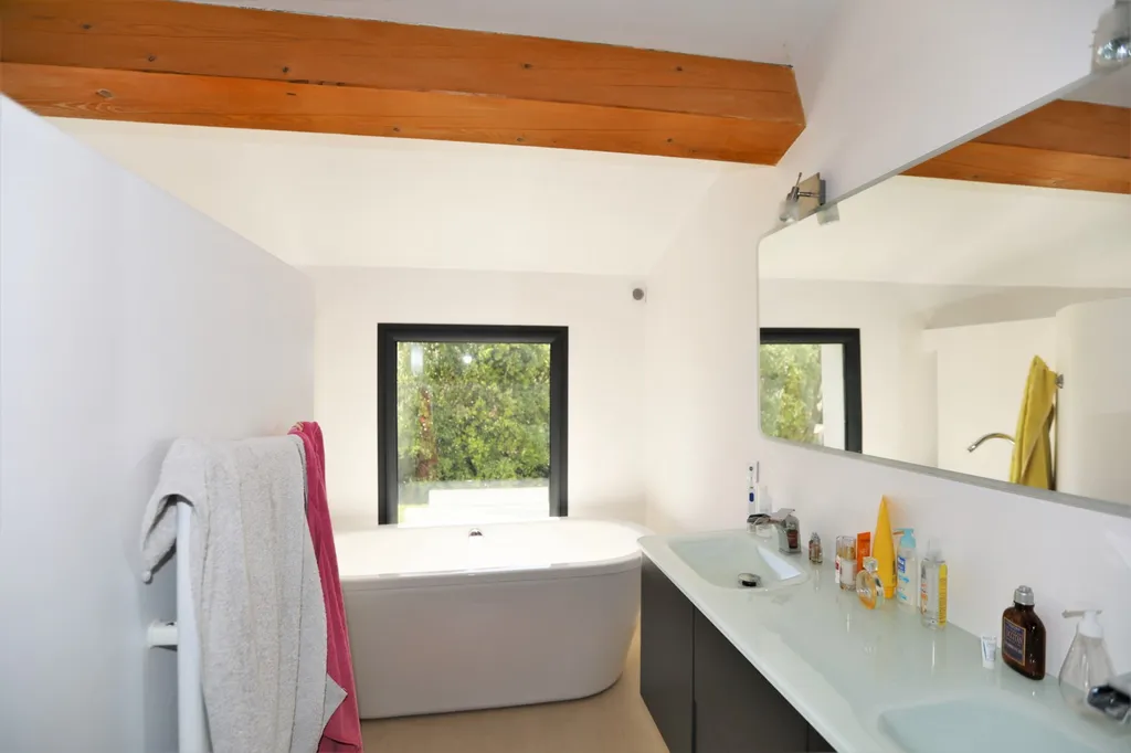 proche golf de Saumane, maison avec piscine sur terrain de 2000m²   