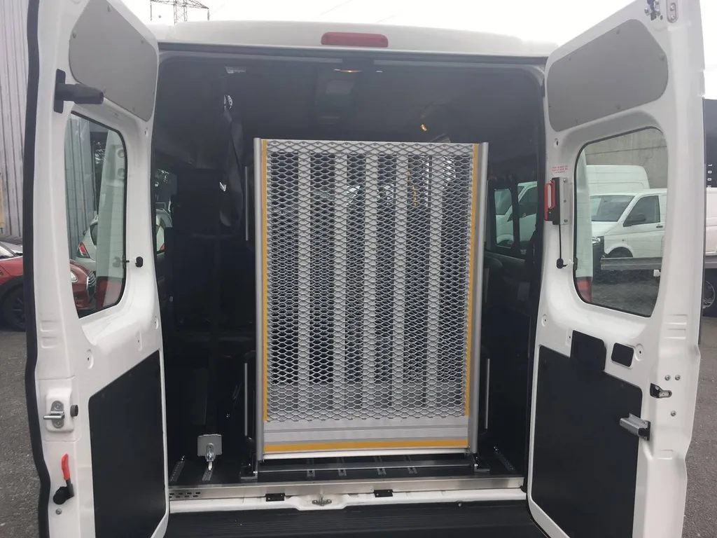 Louer un fourgon pour transporter 1 ou 2 fauteuils roulants en Gironde