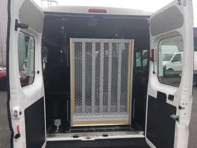 Louer un fourgon pour transporter 1 ou 2 fauteuils roulants en Gironde