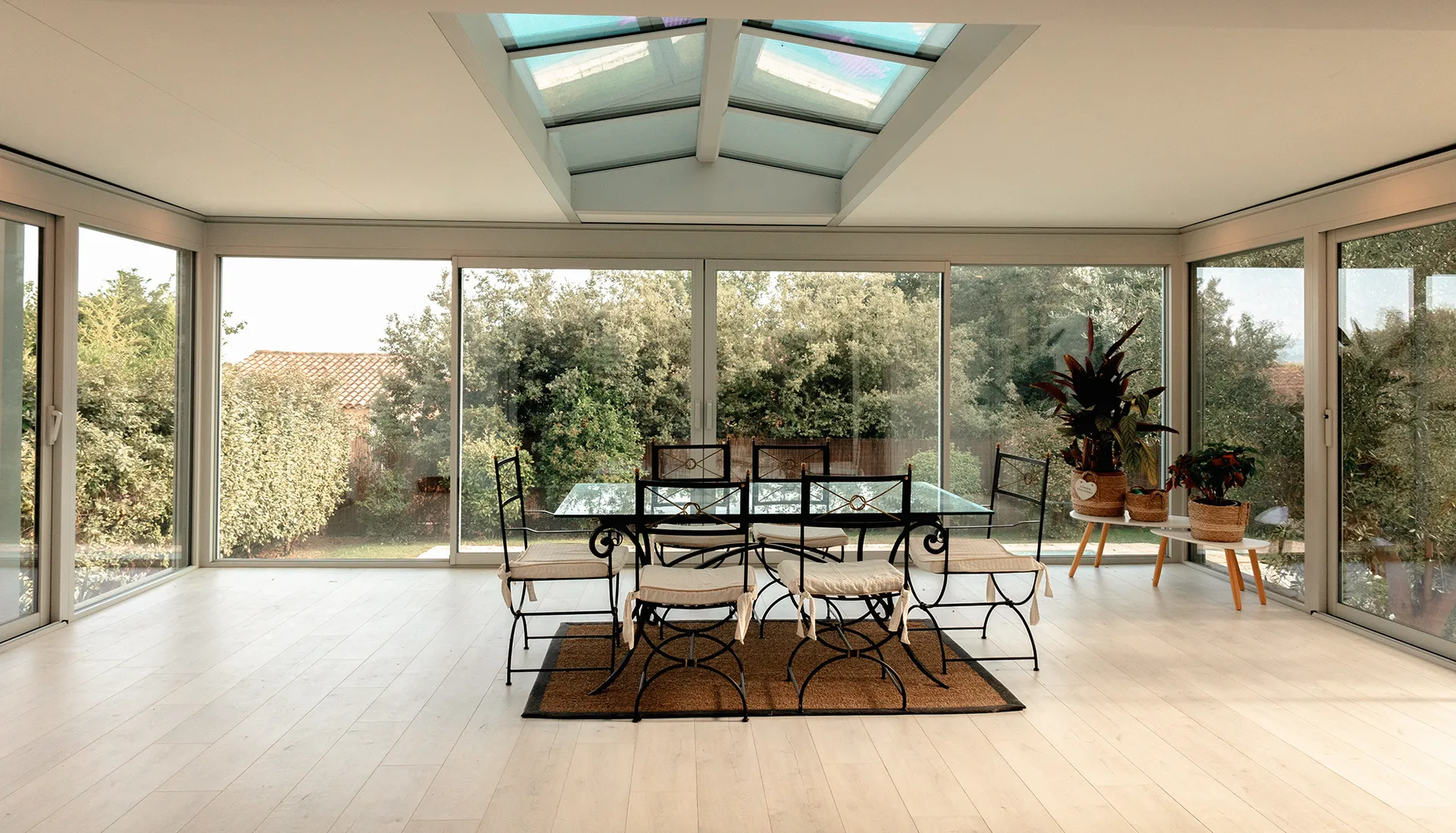 Extension toit plat avec puits de lumière à Villelaure