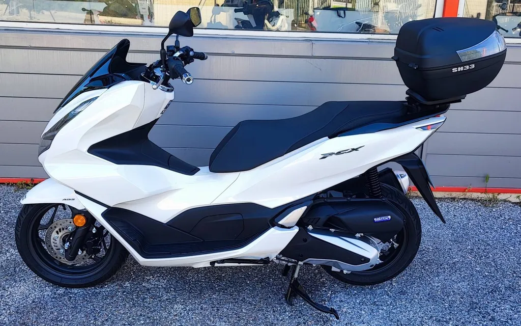 HONDA PCX 125 DU 11/2024 AVEC 1060 KM.