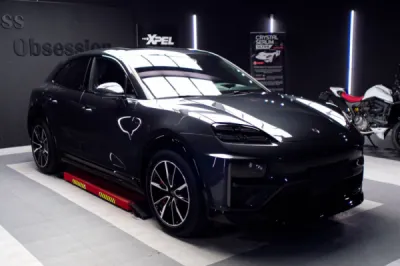 Article de la semaine : Pose de film de protection PPF XPEL sur un Porsche Macan Noir neuf à Lorient (56100)