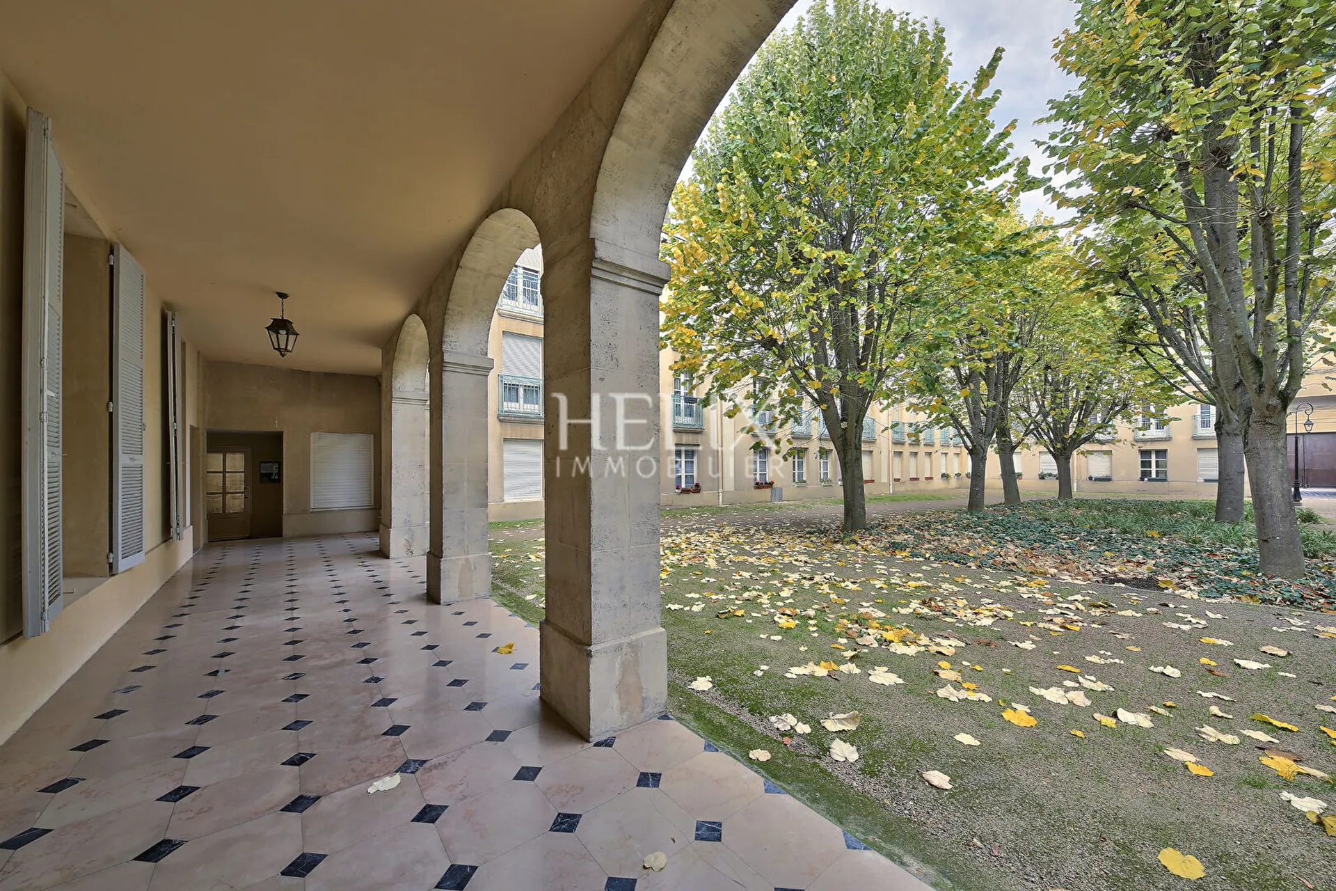 Quartier des Ursulines à Saint Germain en Laye appartement de 2 pièces avec ascenseur