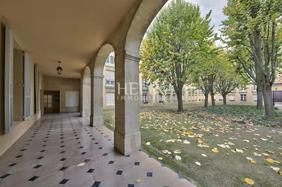 Quartier des Ursulines à Saint Germain en Laye appartement de 2 pièces avec ascenseur