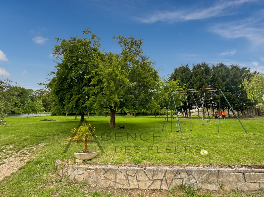 A vendre maison de 188 m² édifiée sur 4700 m² de terrain sur la commune de OISSEL