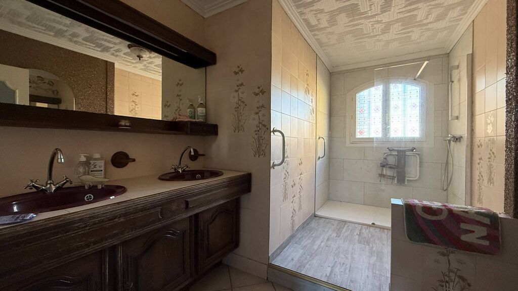 Cette maison avec jardin à vendre à Puys – Dieppe 76200 dispose d’un chauffage gaz et d’une pompe à chaleur.