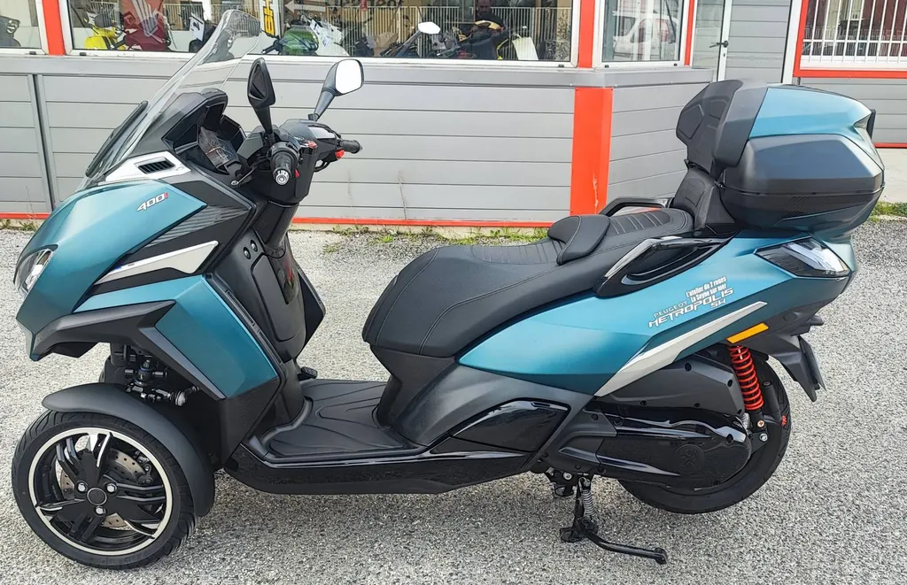 PEUGEOT METROPOLIS 400 SW DU 08/2023 AVEC 4200 KM.