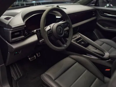 La technologie auto-régénérante du PPF film de protection XPEL élimine les micro-rayures sous l’effet de la chaleur