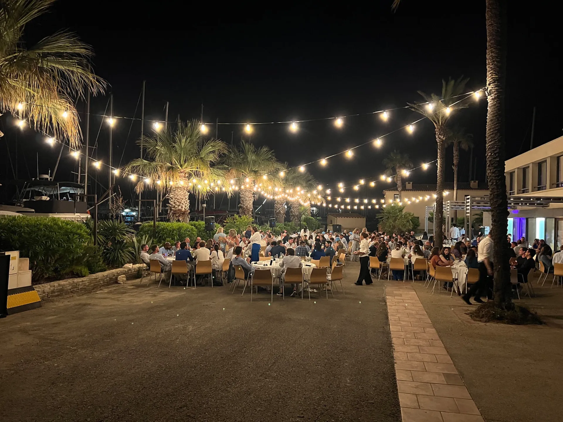 location guirlande 50m 150 ampoules à Fréjus dans le var