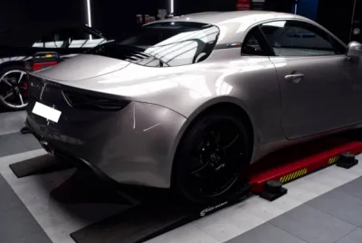 Pose de film de protection ppf complet XPEL sur une Alpine Legende GT