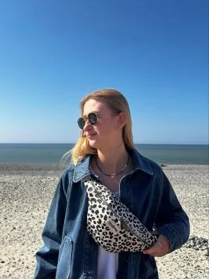 Sac Banane Hindbag Olivia léopard beige disponible chez Evasion Eu