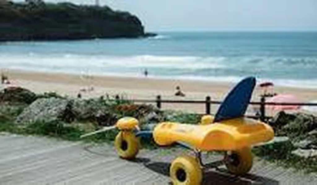 location camping et accès en fauteuil roulant pour l accès à la plage de Vias