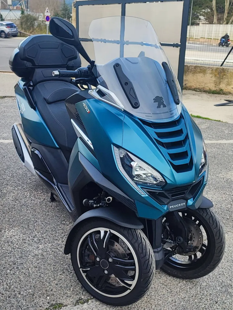 PEUGEOT METROPOLIS 400 SW DU 08/2023 AVEC 4200 KM.