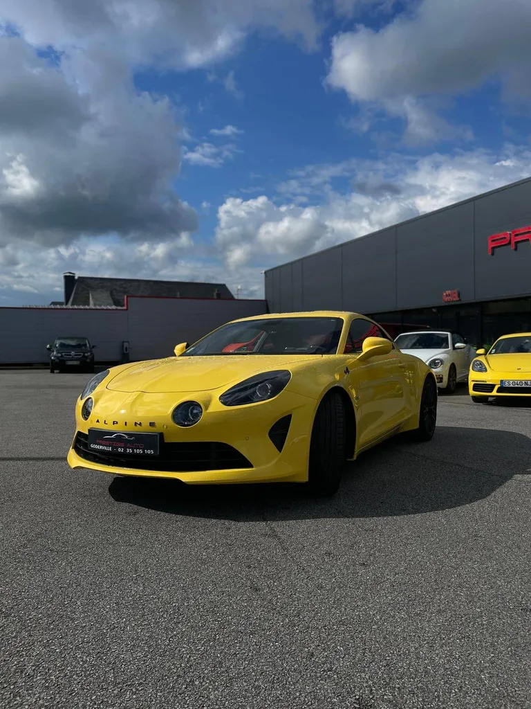 Renault Alpine A110 jaune à Goderville proche de Rouen