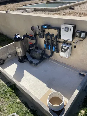 Pompe de filtration avec filtre à cartouche et électrolyseur à La CIOTAT 