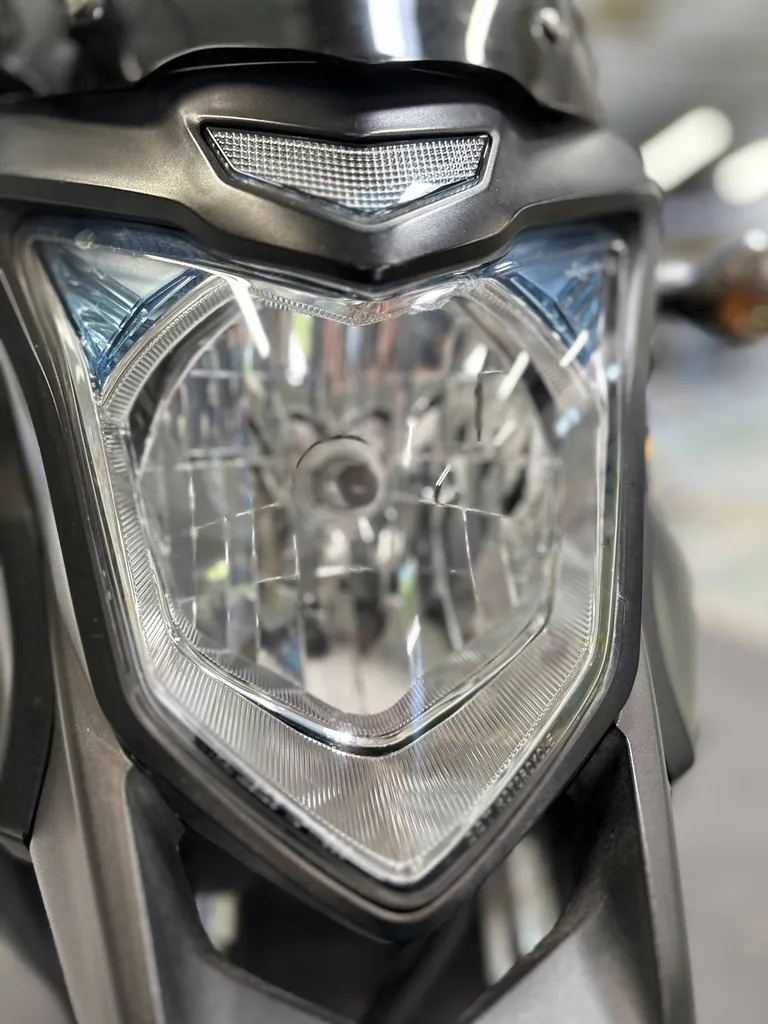 Les feux de croisement de votre 2 roues doivent fonctionner et être en bon état pour éviter une contre-visite dans votre centre de contrôle technique Autosur Martigues 13