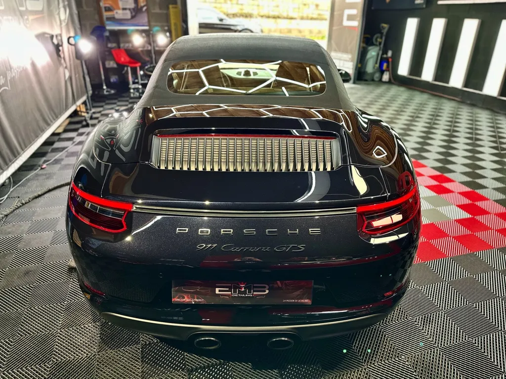 Detailing auto traitement céramique lyon protection carrosserie Porsche 911