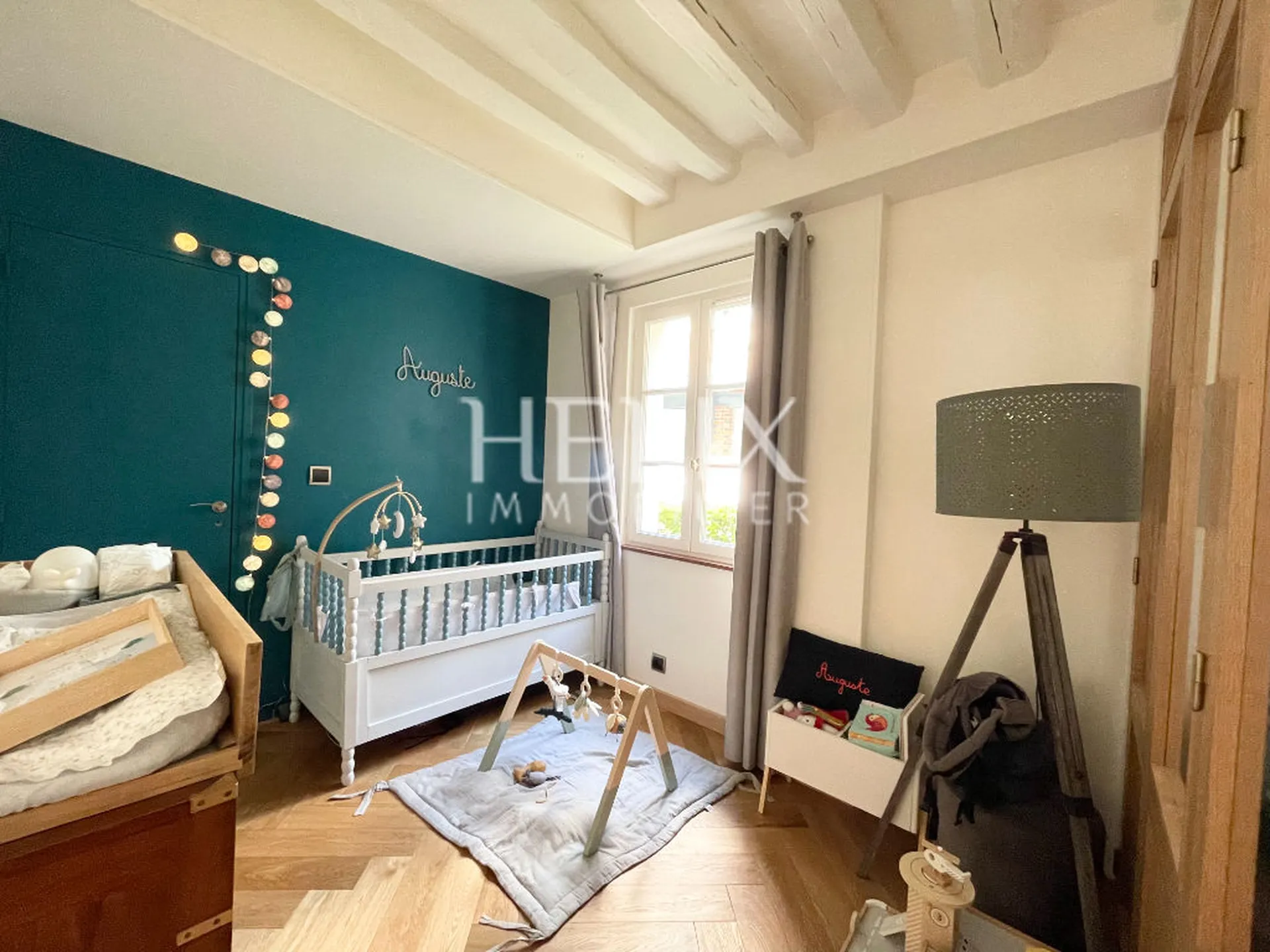 Exclusivité Magnifique appartement 2/3 pièces situé au rez-de-chaussée d'un immeuble ancien à Saint Germain en Laye.
