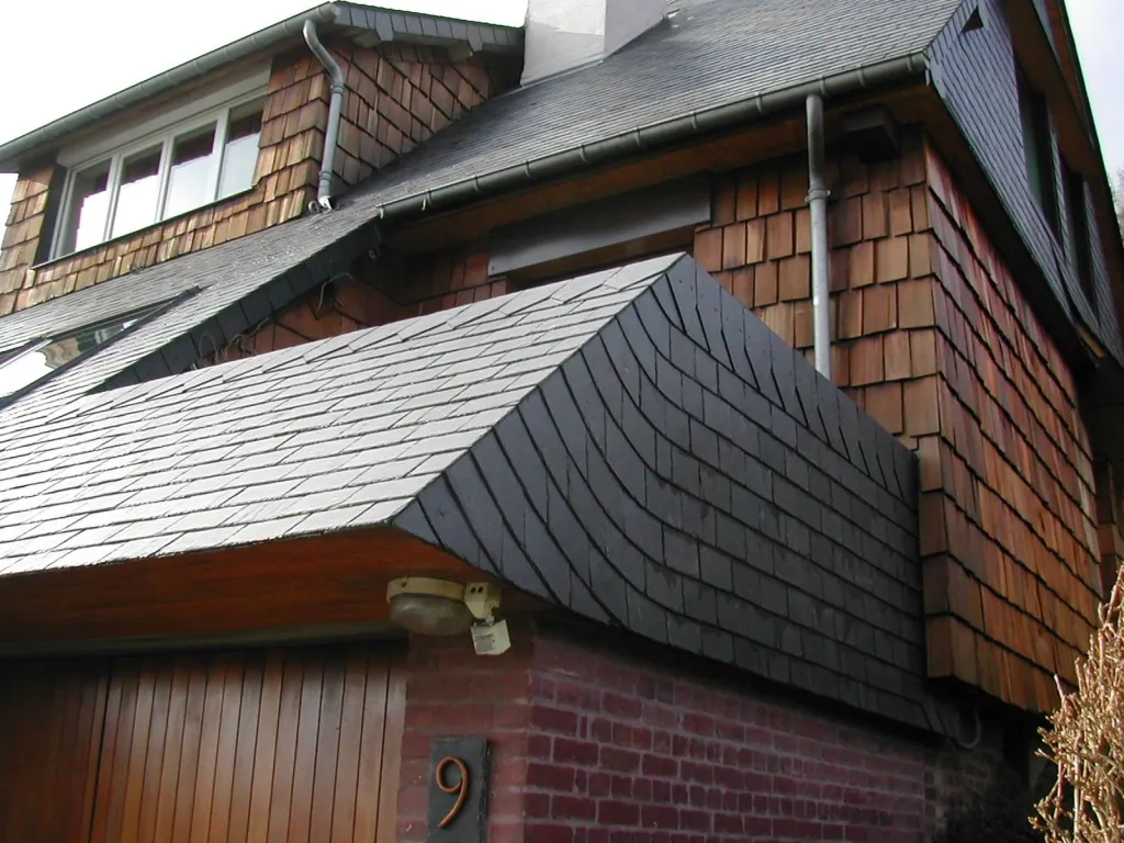 Bardeau de bois et ardoise sur mur proche Lillebonne 76