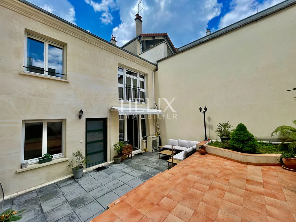 appartement en duplex comme une maison dans le centre ville du Vésinet proche commerce et gare RER