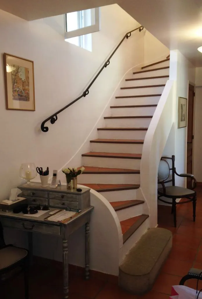 Aménagements intérieurs à proximité de Aix en Provence-Escalier balancé en plâtre