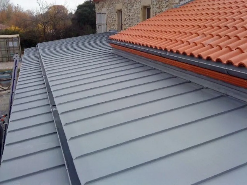 photo angle toiture en zinc 