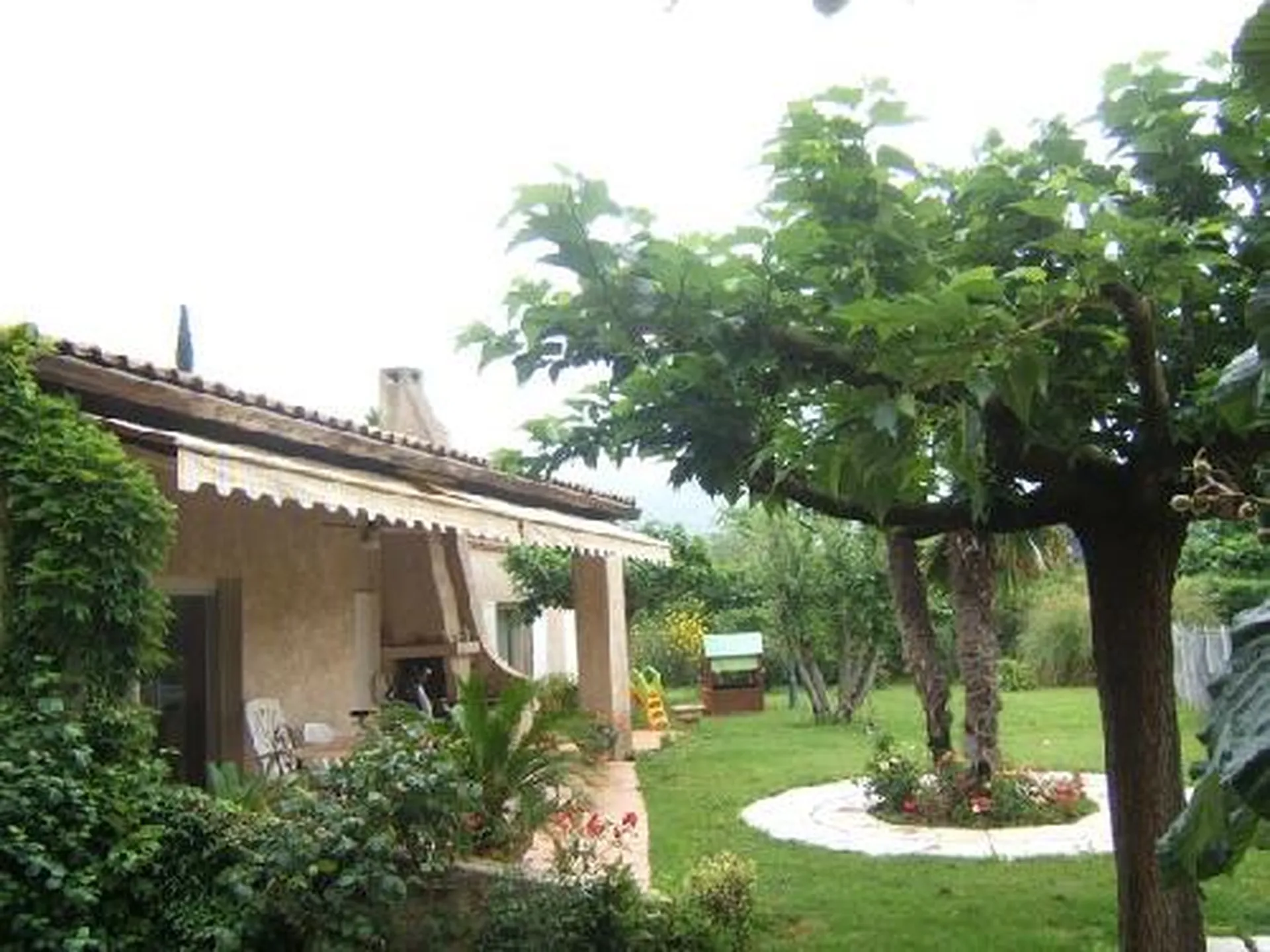 gemenos vente villa 4 Gémenos proche commodités avec piscine