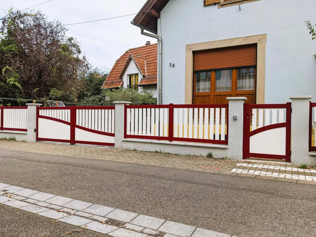 Portail aluminium traditionnel original