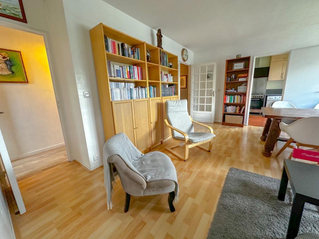 Appartement avec deux chambres,  1  parking  et  une cave  à Mont Saint Aignan  76130