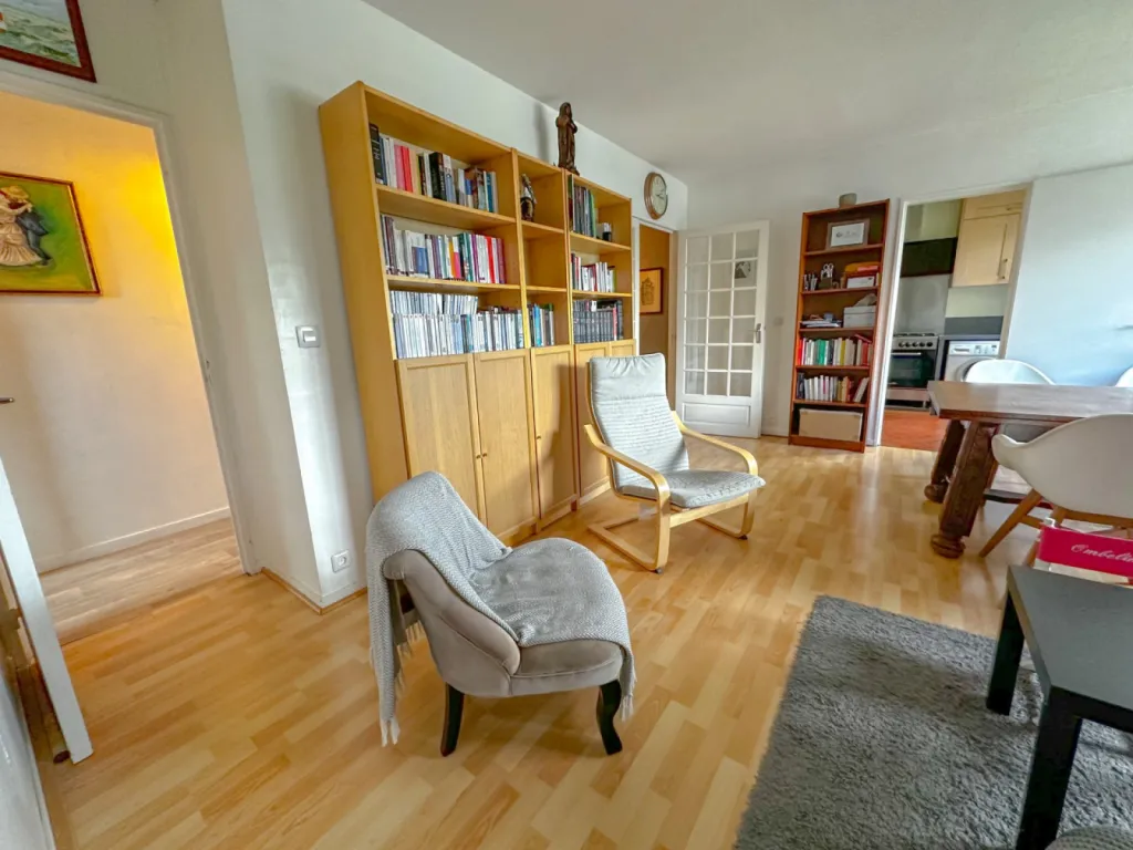 Appartement avec deux chambres,  1  parking  et  une cave  à Mont Saint Aignan  76130