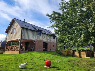 A vendre, Ancien Pressoir entièrement rénové avec jardin de 3 400 m², piscine et rivière, dans la région Livarot 14140