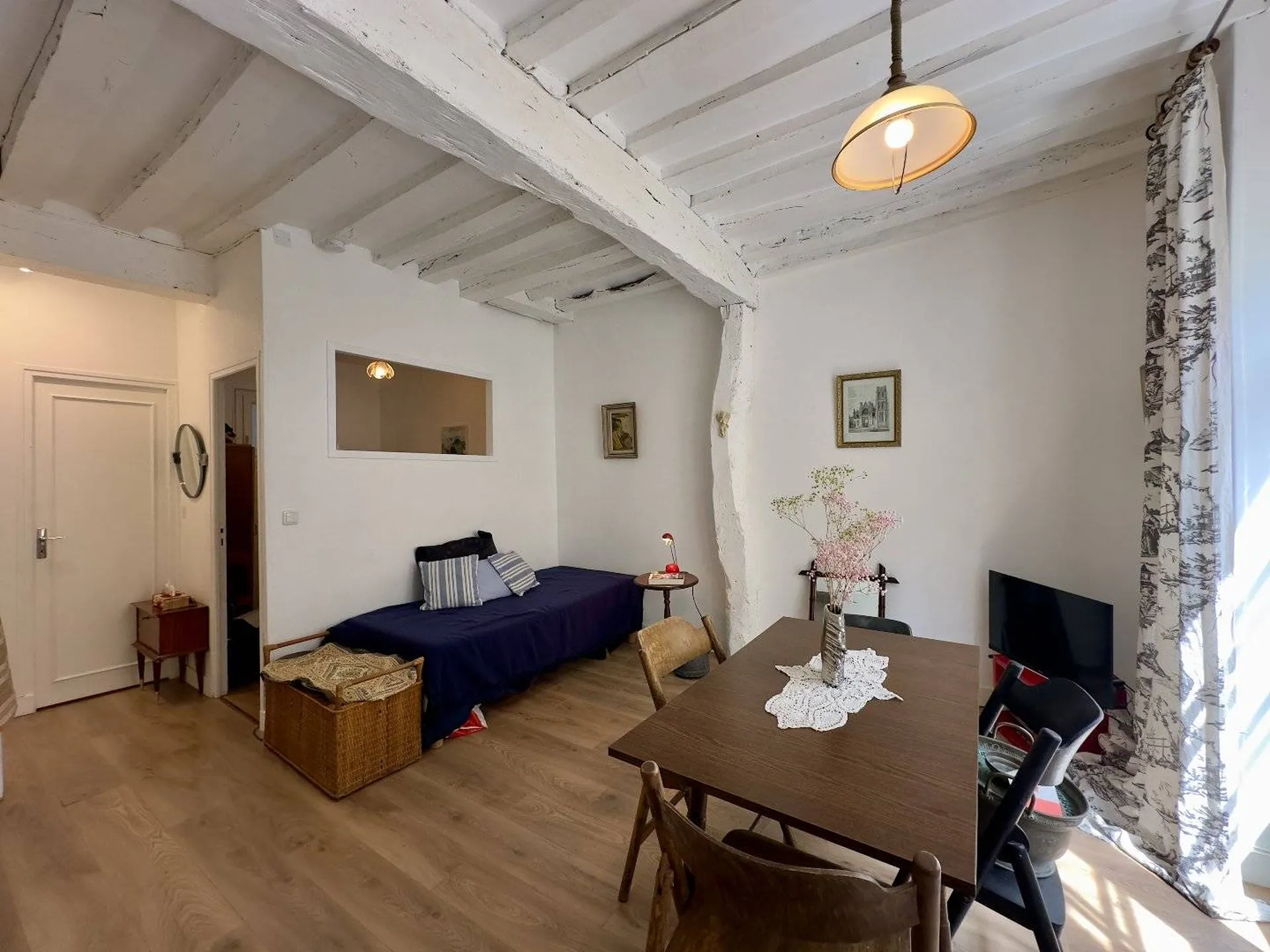 Vends studio ou vous profiterez de l’effervescence du centre-ville de Dieppe.