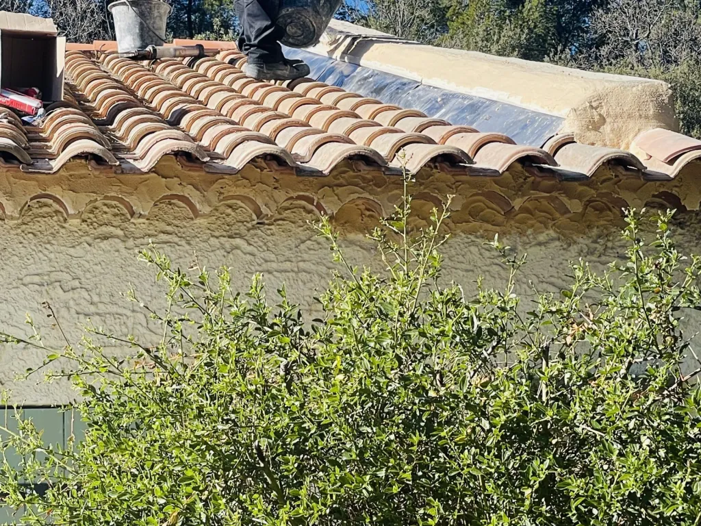 Intervention de rénovation de toiture sur Mimet près d’Aix en Provence 