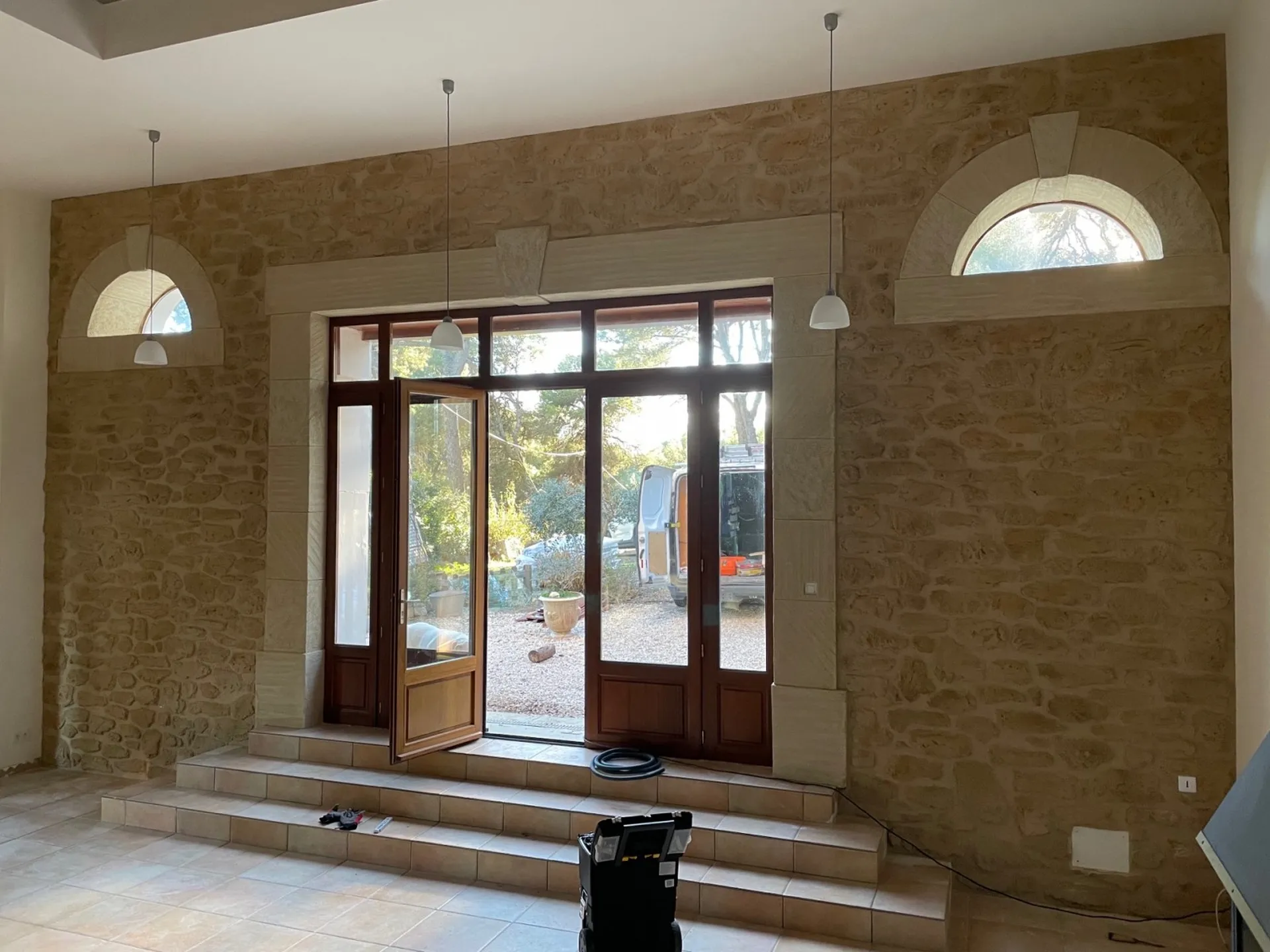 Mur intérieur de Salon  à Cazedarnes entre Saint-Chinian et Béziers 