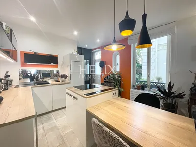 A vendre très bel appartement traversant de 85 M2 à Saint-Germain-en-Laye, profession libérale possible, 3 minutes du RER A.