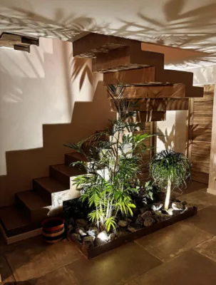 mur et escalier en béton cire couleur sur mesure dans le VAR