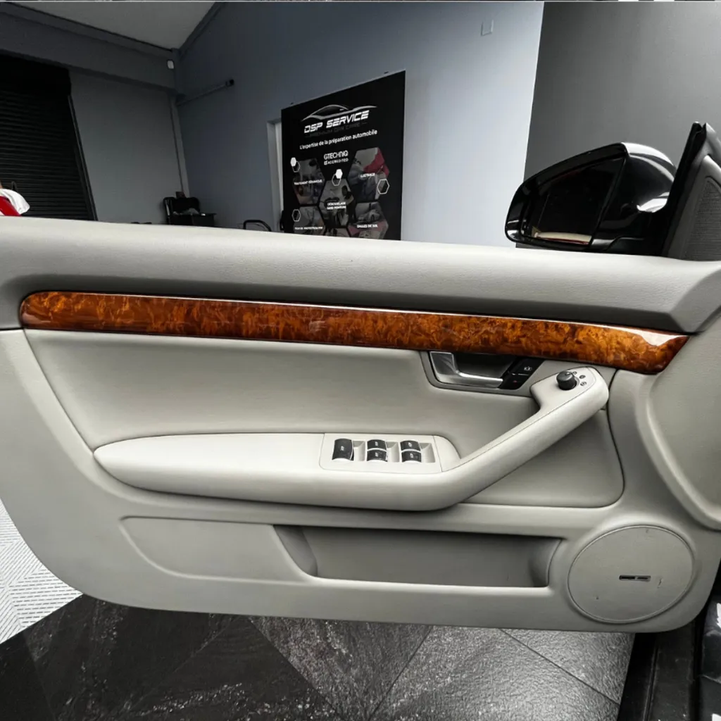 Rénovation intérieure sur une Audi A4 à Mulsanne près du Mans (72)