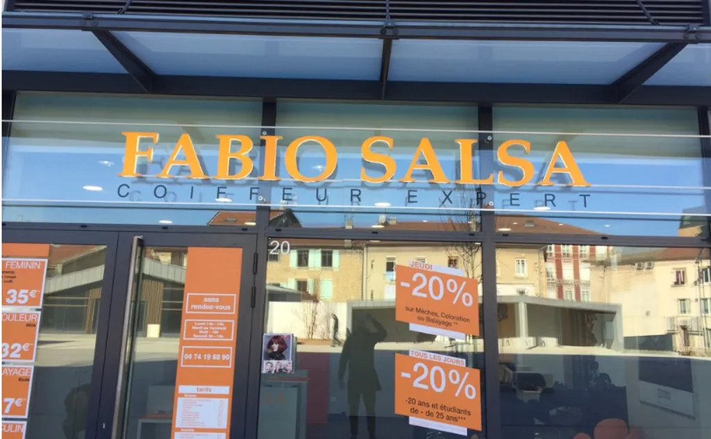 Réalisation d'une enseigne en bloc pour un coiffeur à Marseille 13006