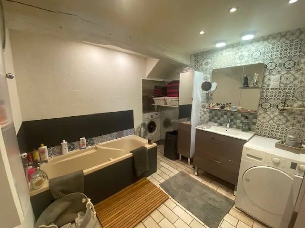 A vendre longère de 183 m² habitable édifiée sur un terrain de 800 m² sur la commune de ST PIERRE LES ELBEUF